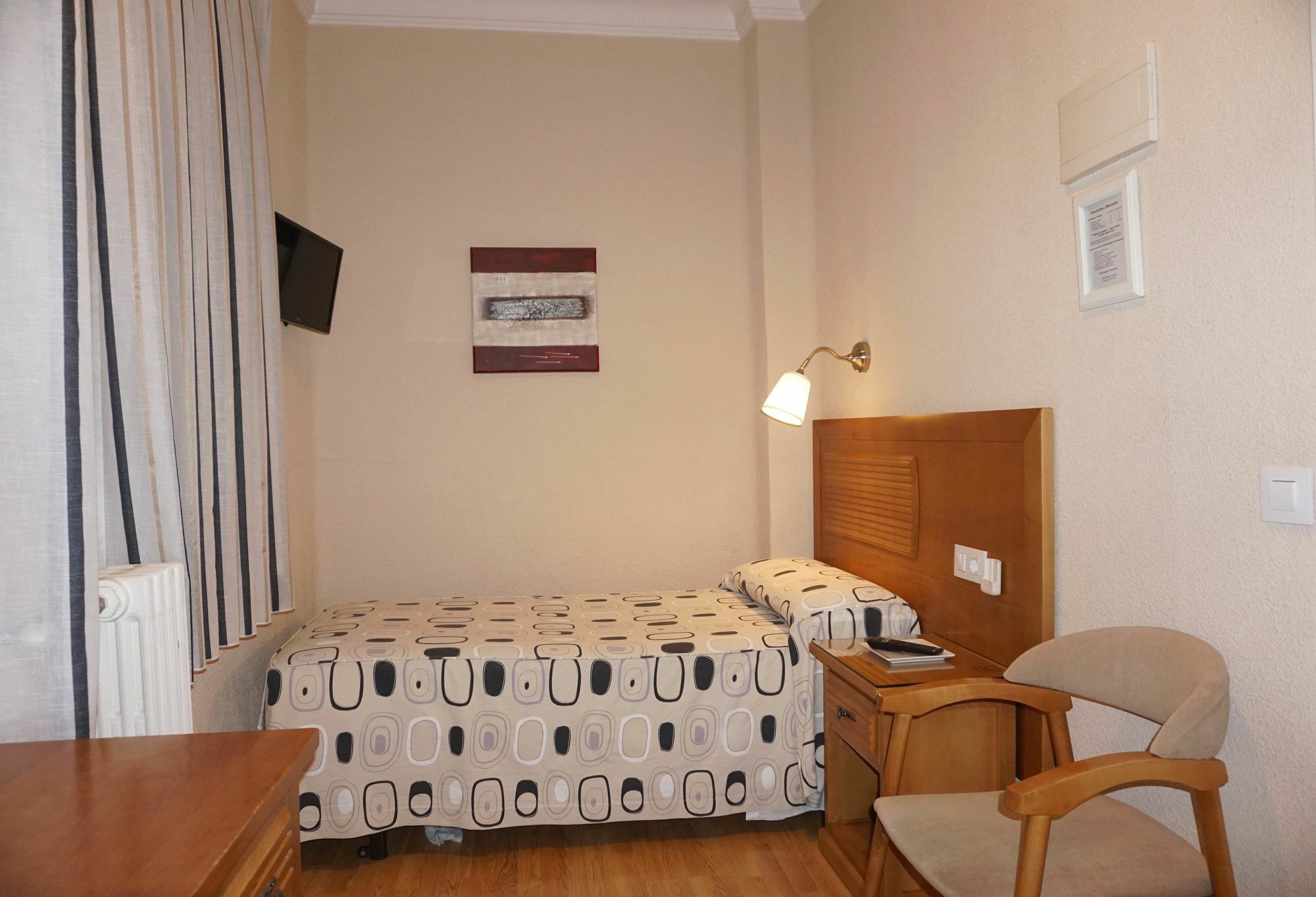 Hostal Santillan Madrid Exterior foto