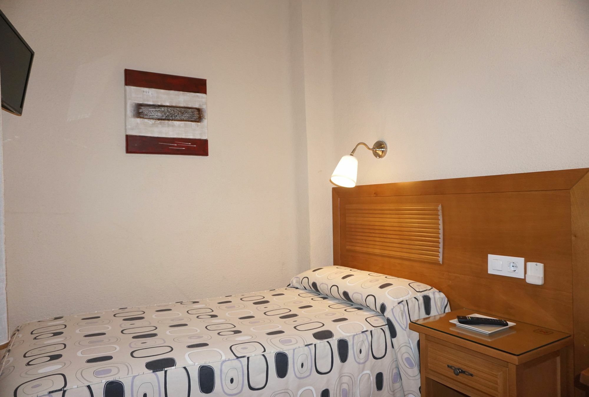 Hostal Santillan Madrid Exterior foto